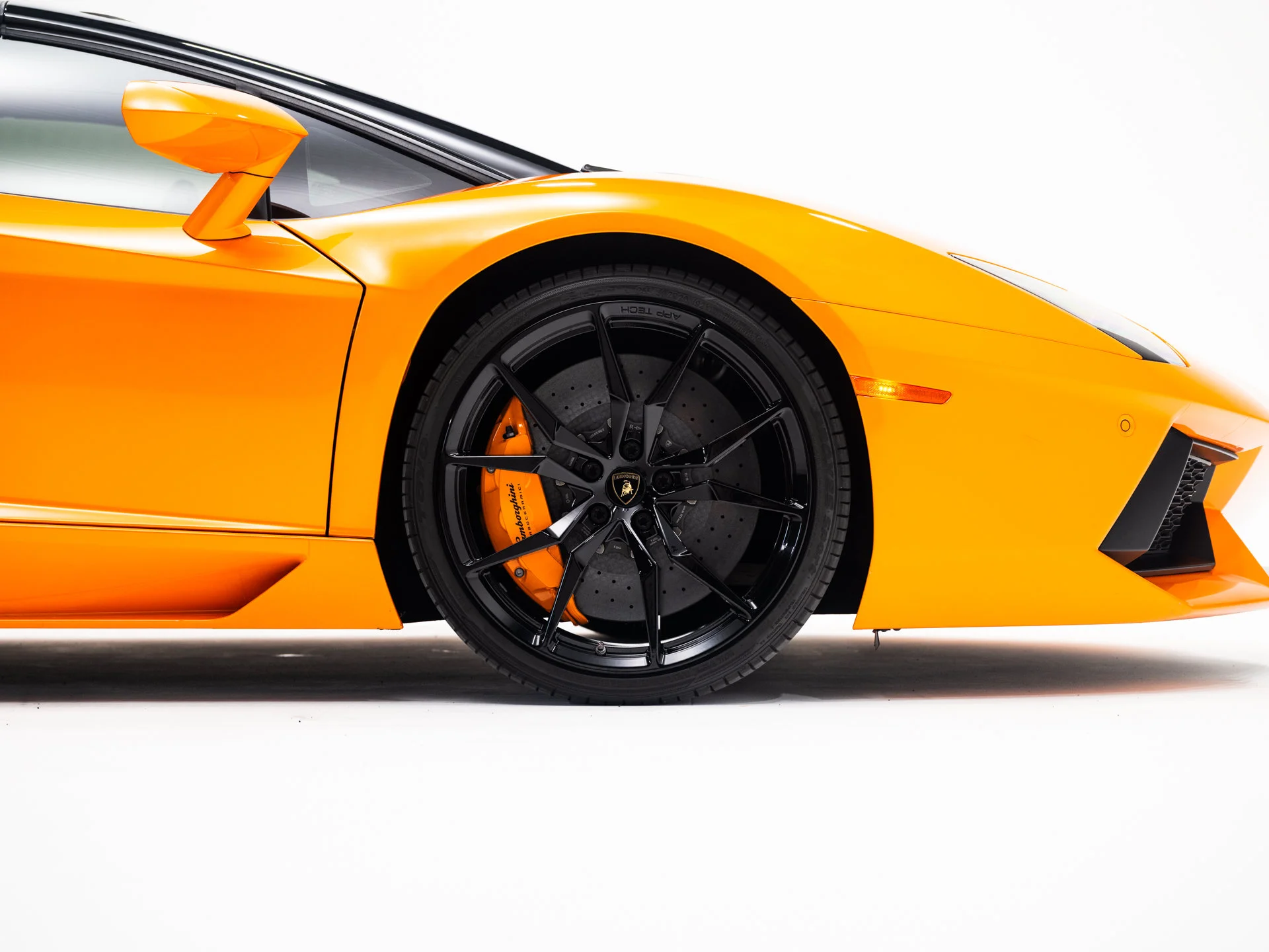 Used 2016 Arancio Atlas Pearl Effect Lamborghini LP700-4 image 13