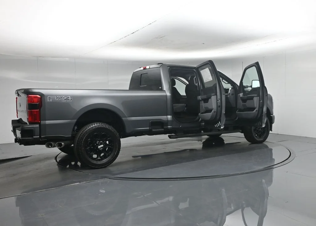 New 2026 Carbonized Gray Metallic Ford XLT image 5