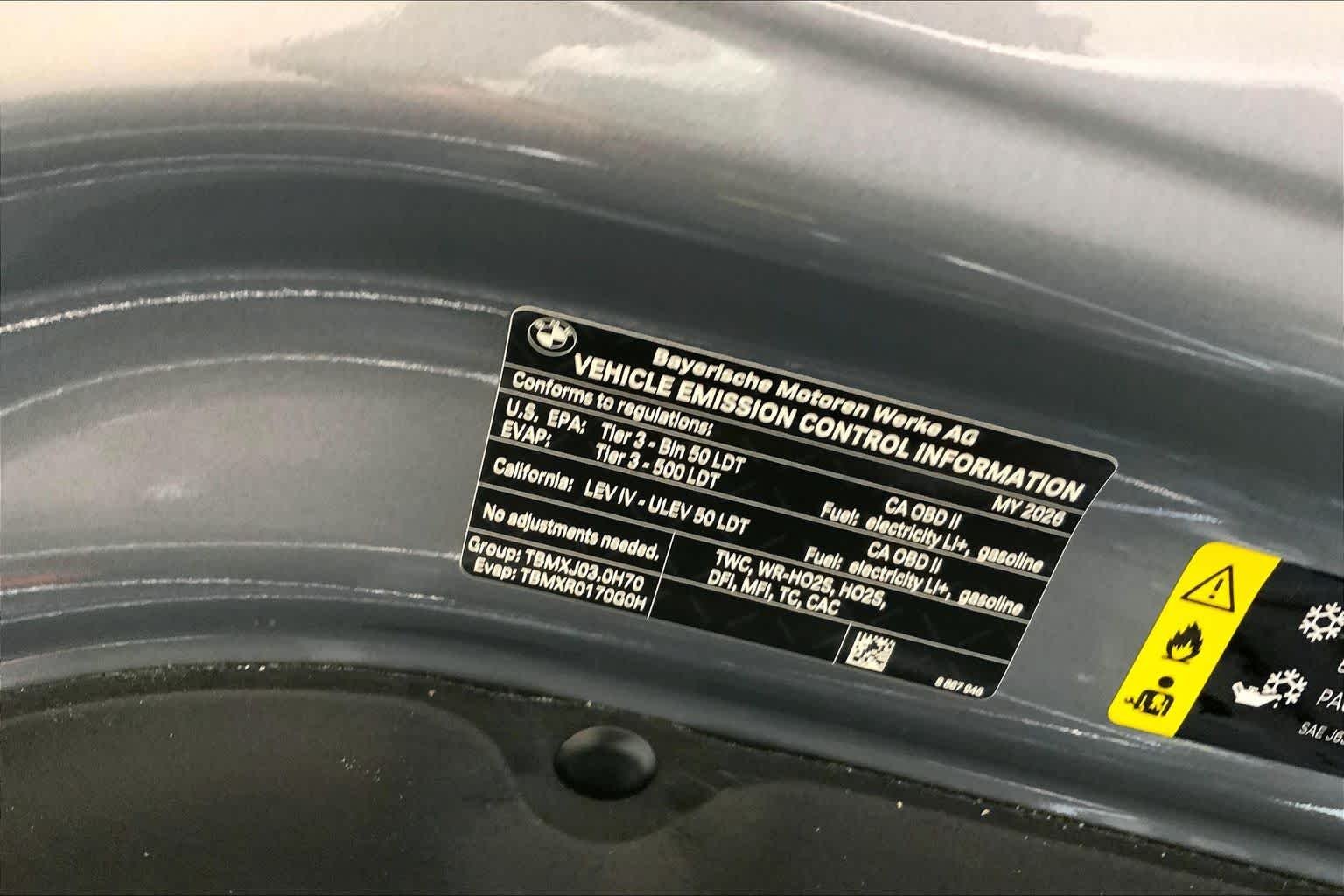 New 2026 Skyscraper Grey Metallic BMW xDrive50e image 17