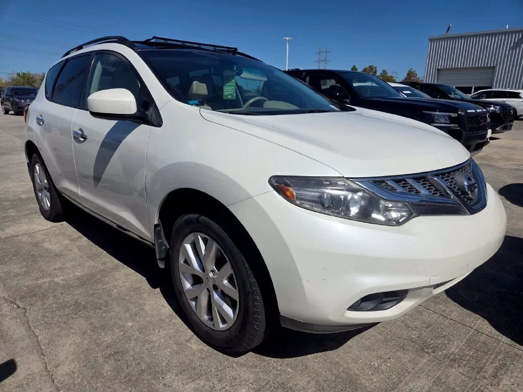 Used 2012 White Nissan SL image 5