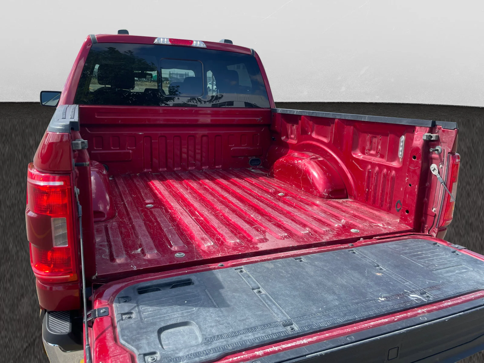 Used 2022 Red Ford XLT SuperCrew image 10
