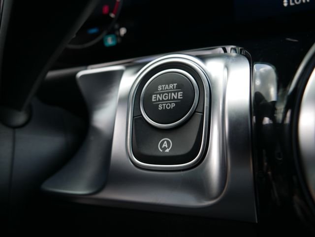 New 2026 Polar White Mercedes-Benz GLB 250 image 14