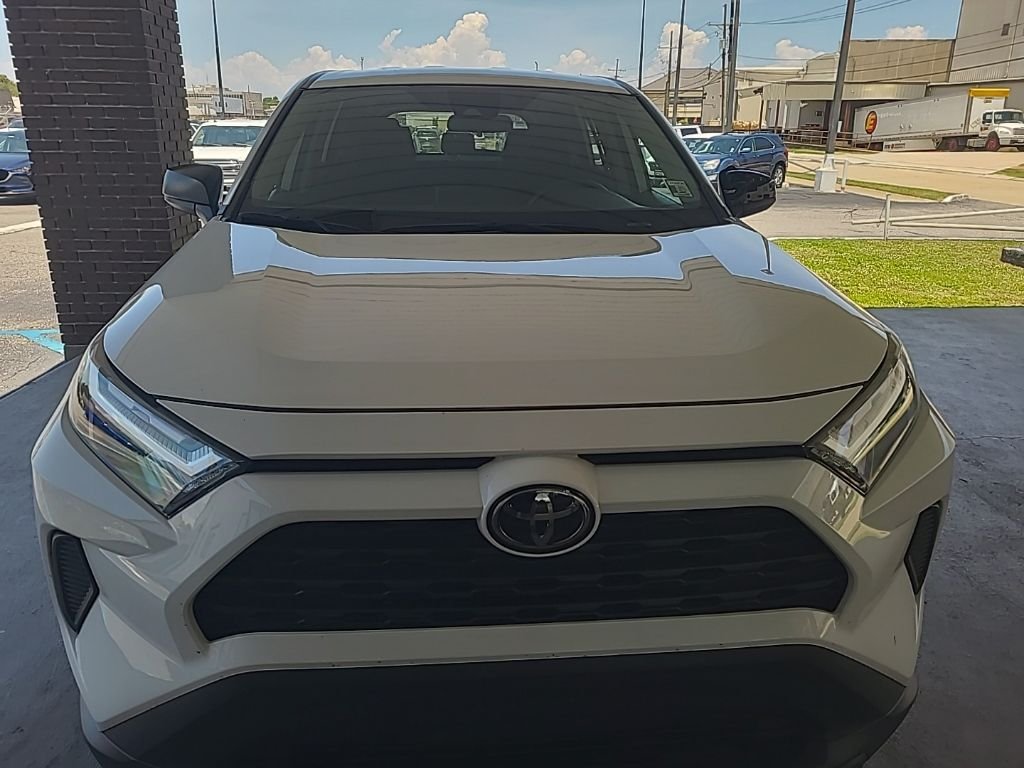 Used 2025 White Toyota LE image 9
