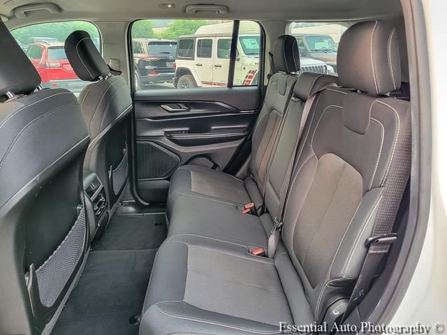 Used 2024 White Jeep Laredo image 10