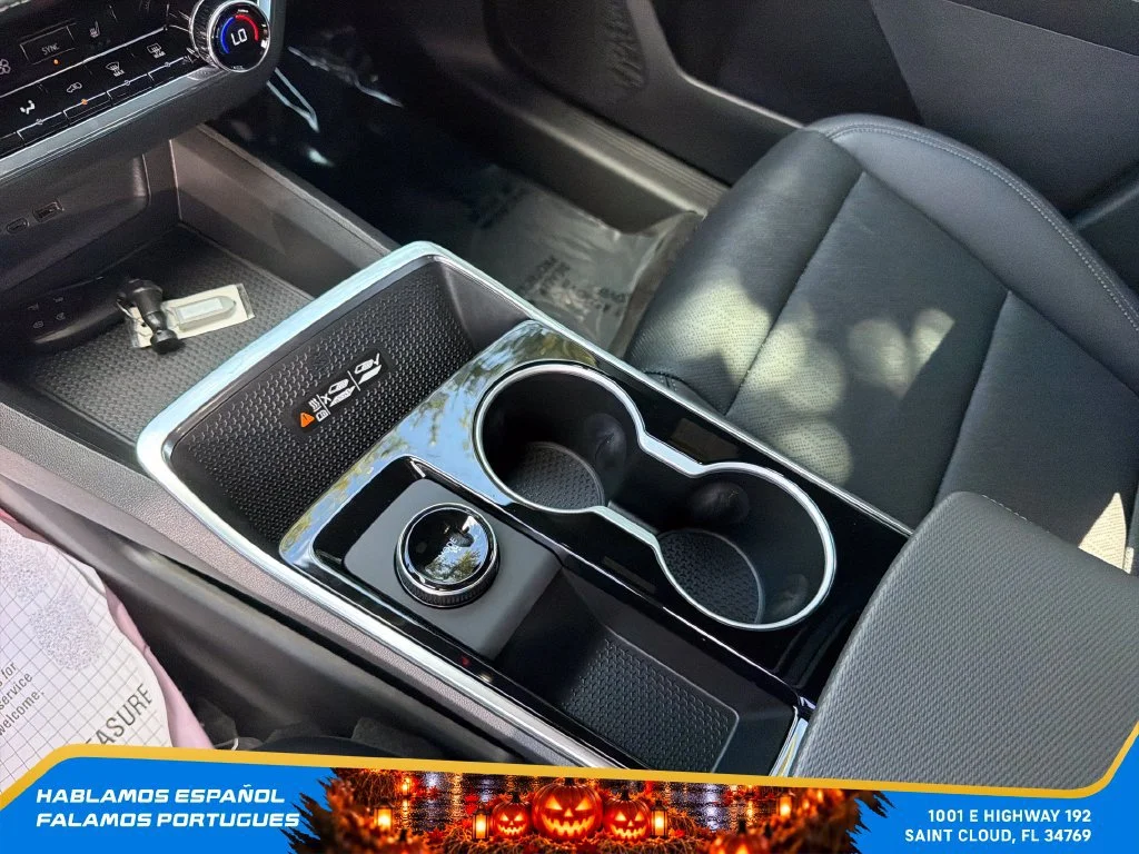 New 2027 Mosaic Black Metallic Chevrolet LT image 23