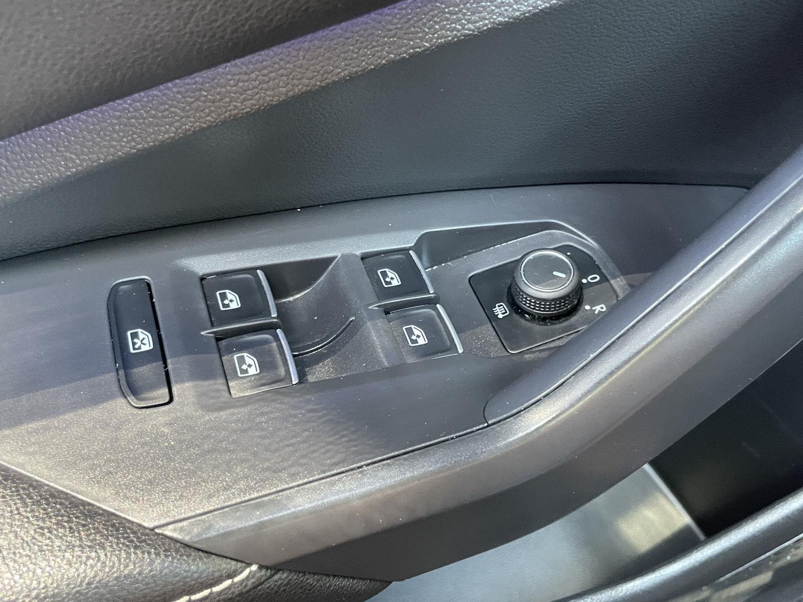 2023 Volkswagen Jetta SEL - Photo 36