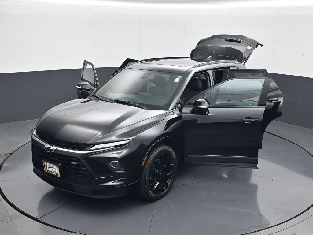 Used 2025 Black Chevrolet RS image 30