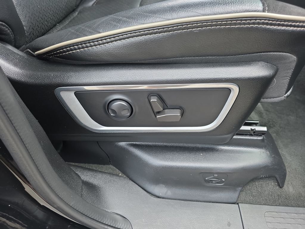 Used 2023 Black Ram Laramie image 36