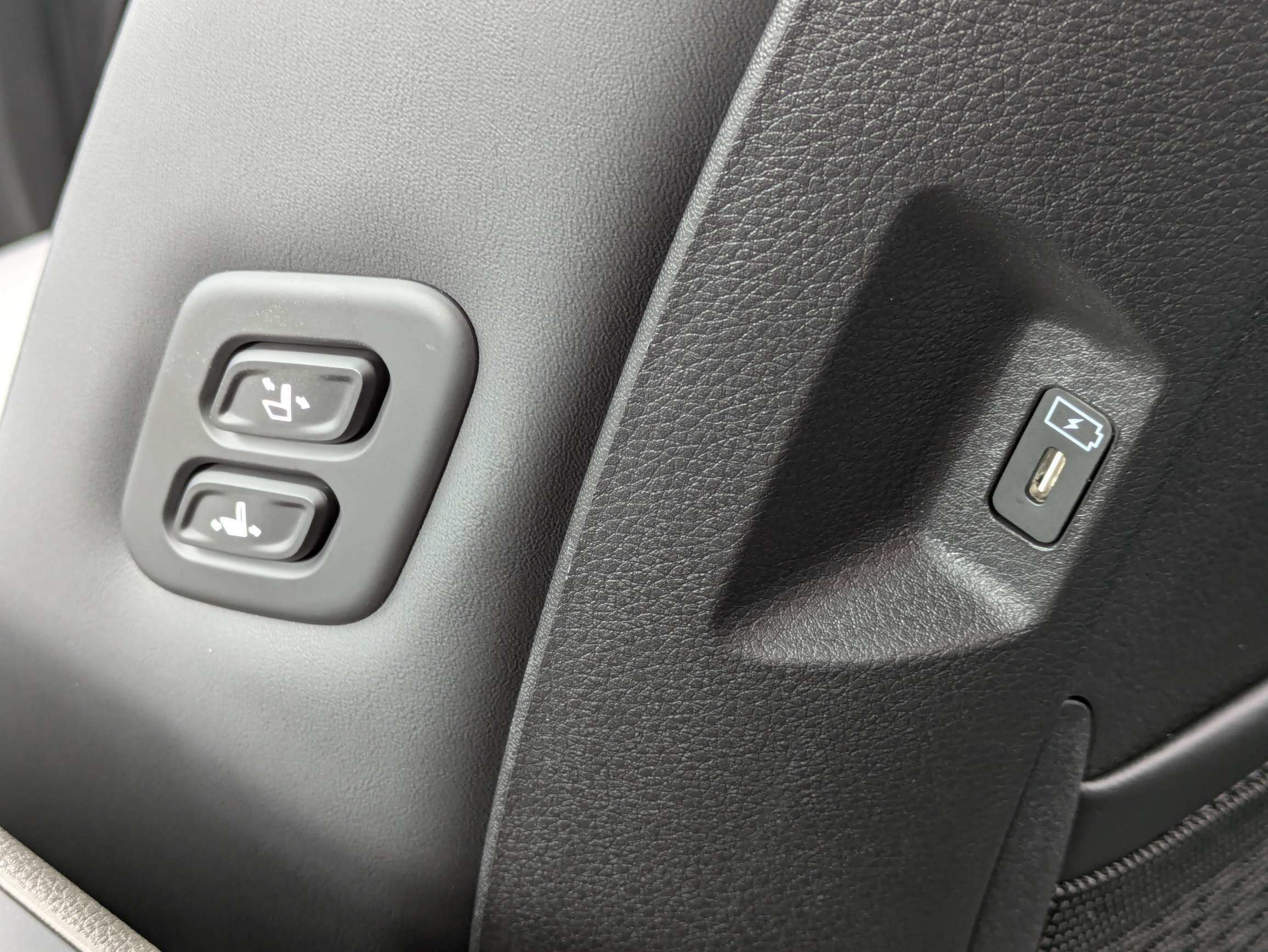 New 2026 Snow White Pearl Kia EX image 24