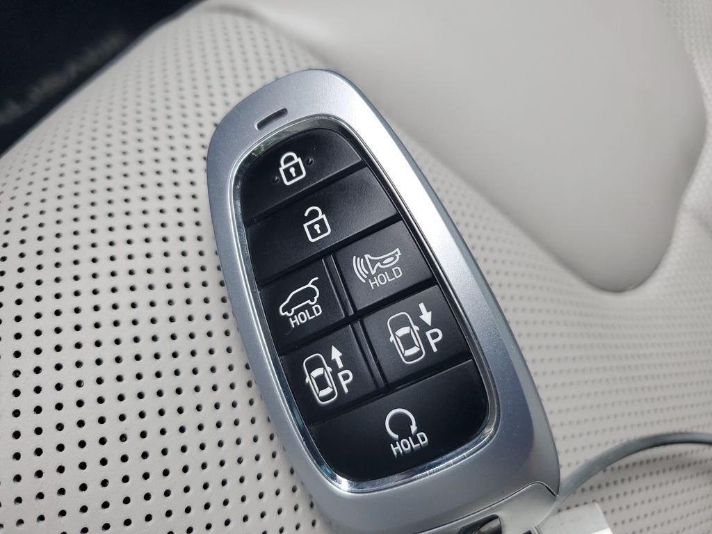 Used 2024 White Hyundai Calligraphy image 29