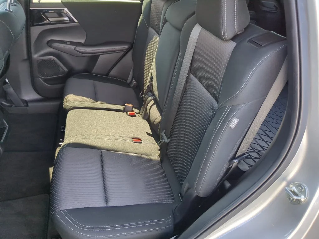 Used 2024 Silver Mitsubishi ES image 16