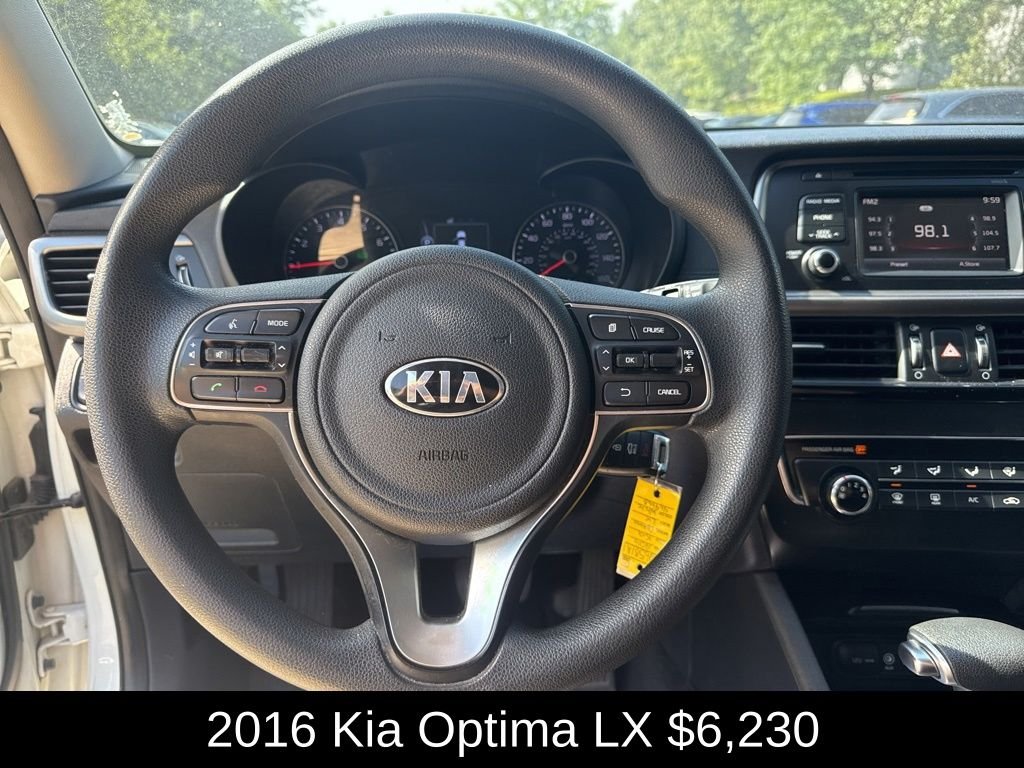 Used 2016 Snow White Pearl Kia LX image 20