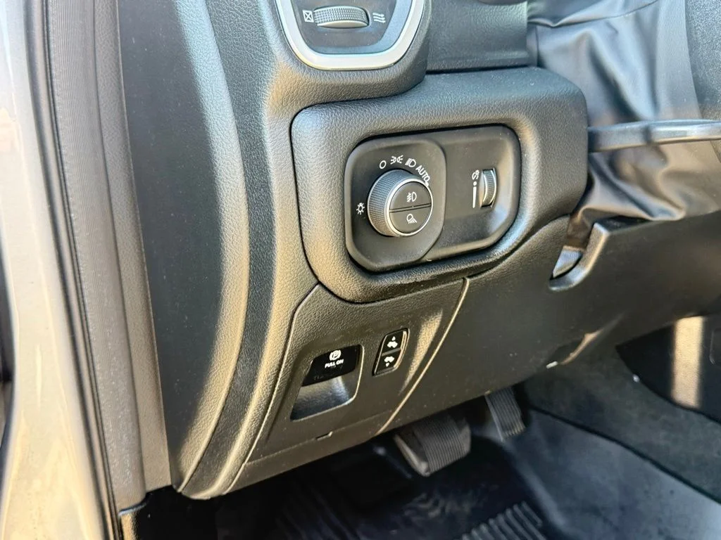 Used 2023 Silver Ram Big Horn/Lone Star image 18