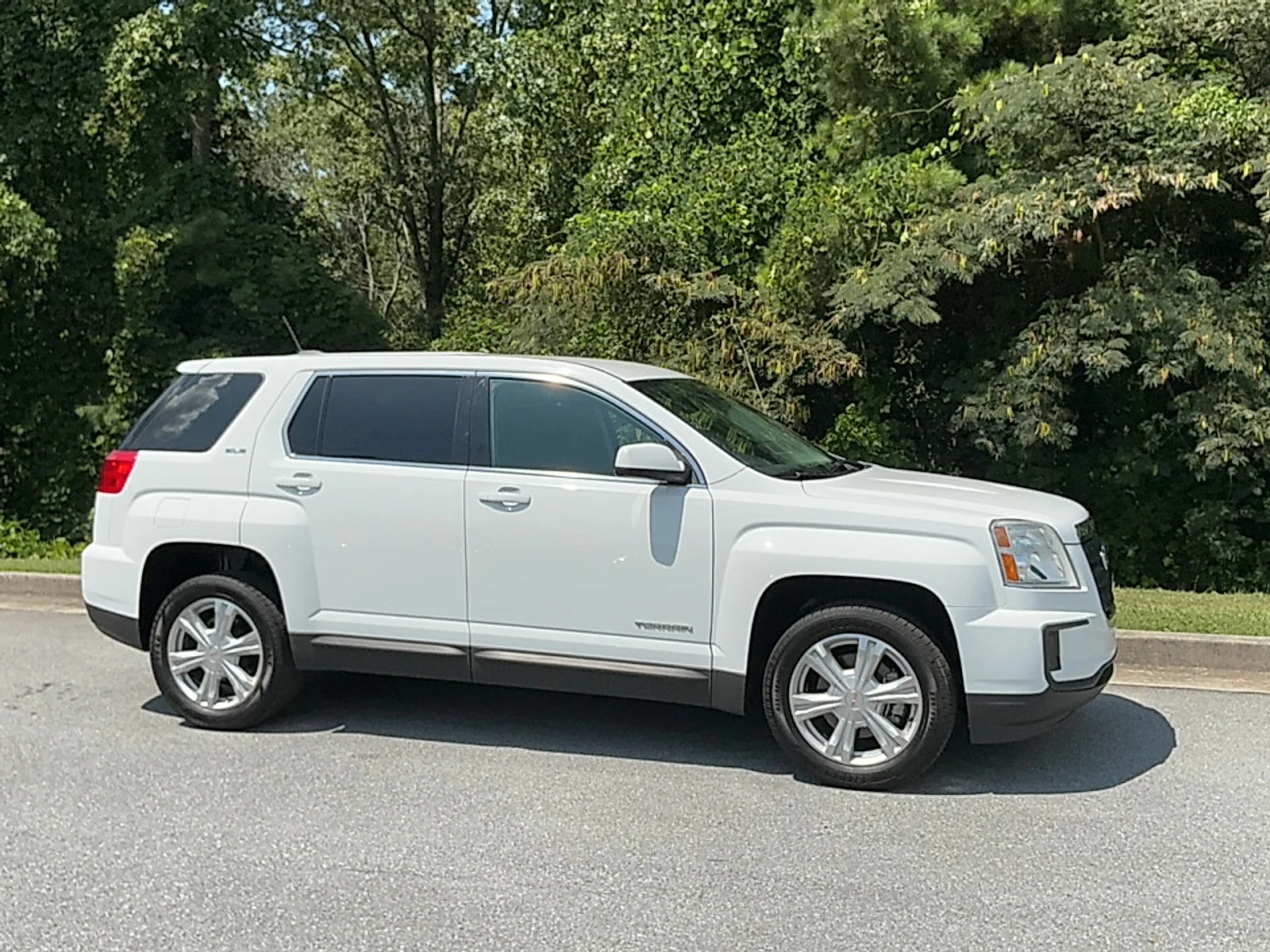 Used 2017 Summit White GMC SLE-1 image 1