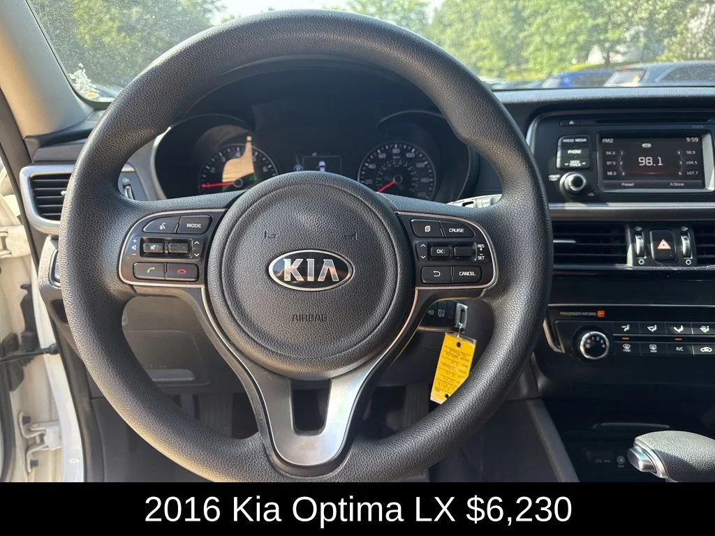 Used 2016 White Kia LX image 20