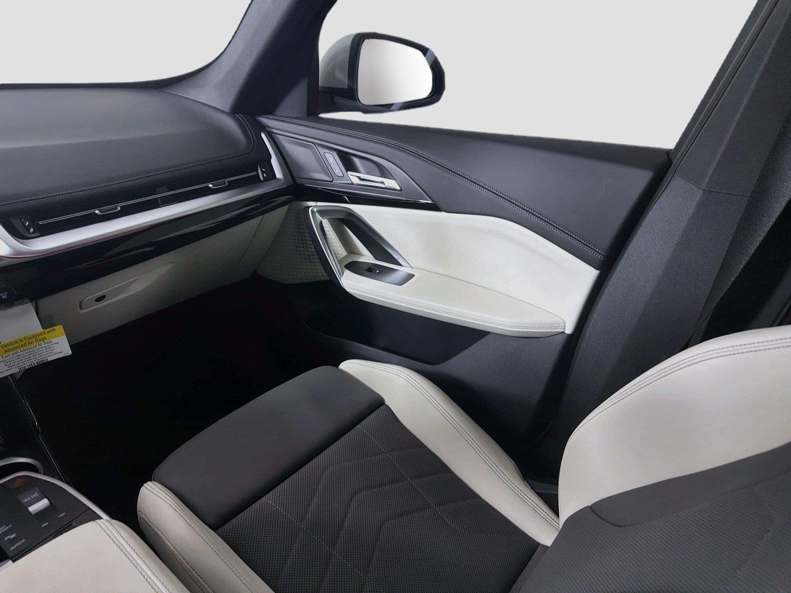 New 2026 Mineral White Metallic BMW xDrive28i image 23