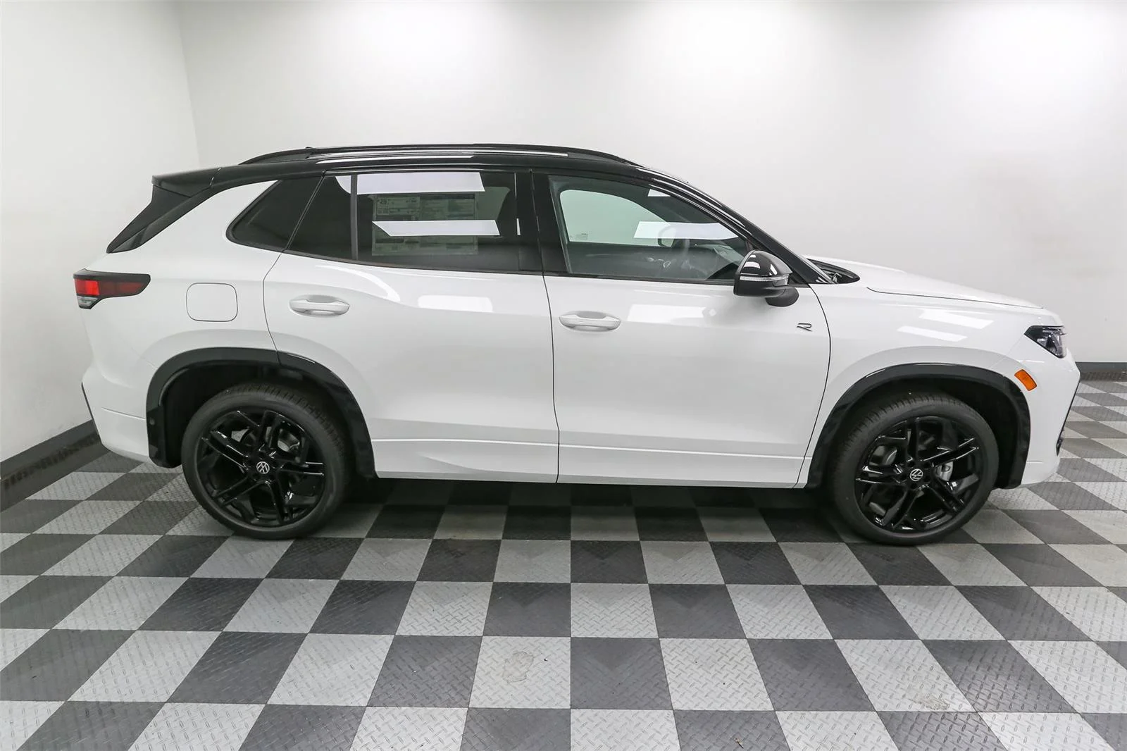 New 2026 Opal White w Deep Black Roof Volkswagen SE R-Line Black image 7