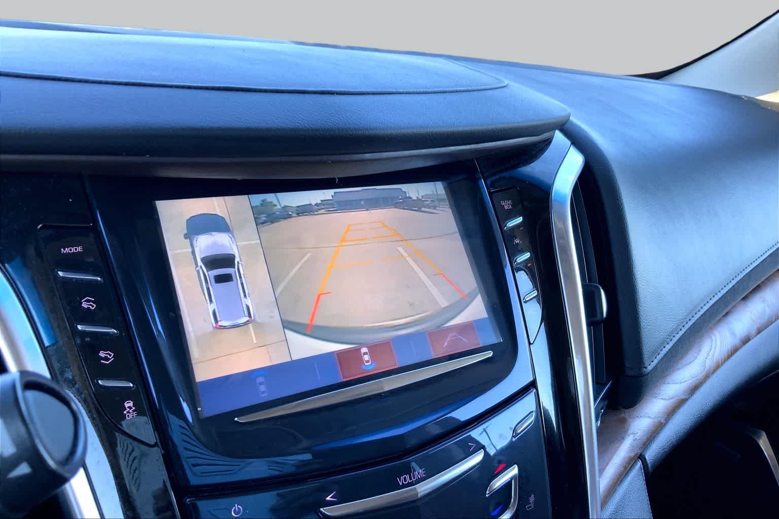 Used 2019 Crystal White Tricoat Cadillac Premium Luxury image 29