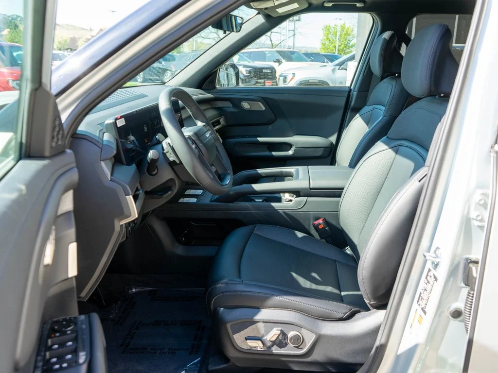 New 2027 Ivory Silver Kia S image 11