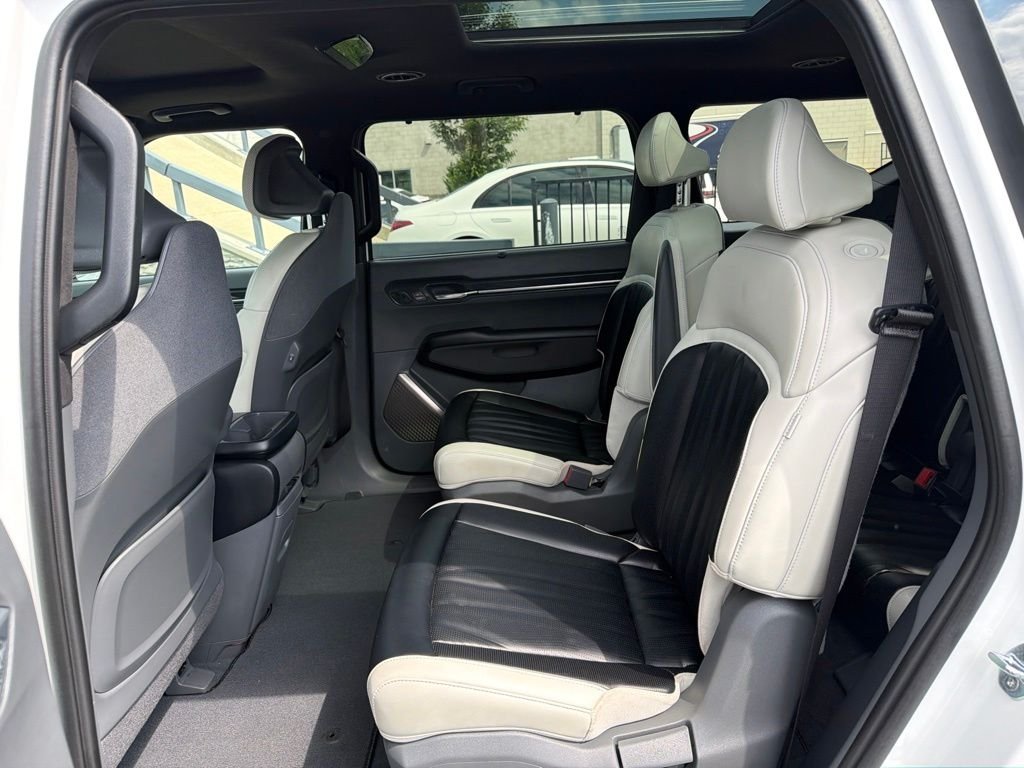 Used 2024 White Kia GT-Line image 13