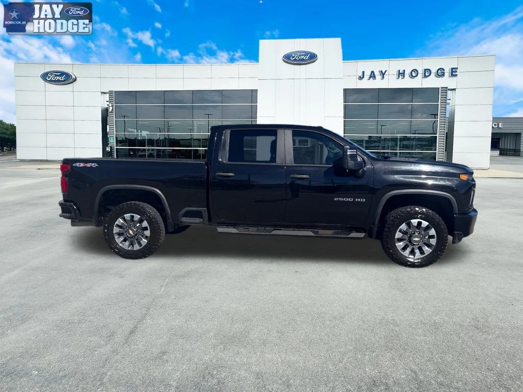 Used 2021 Mosaic Black Metallic Chevrolet Custom image 9