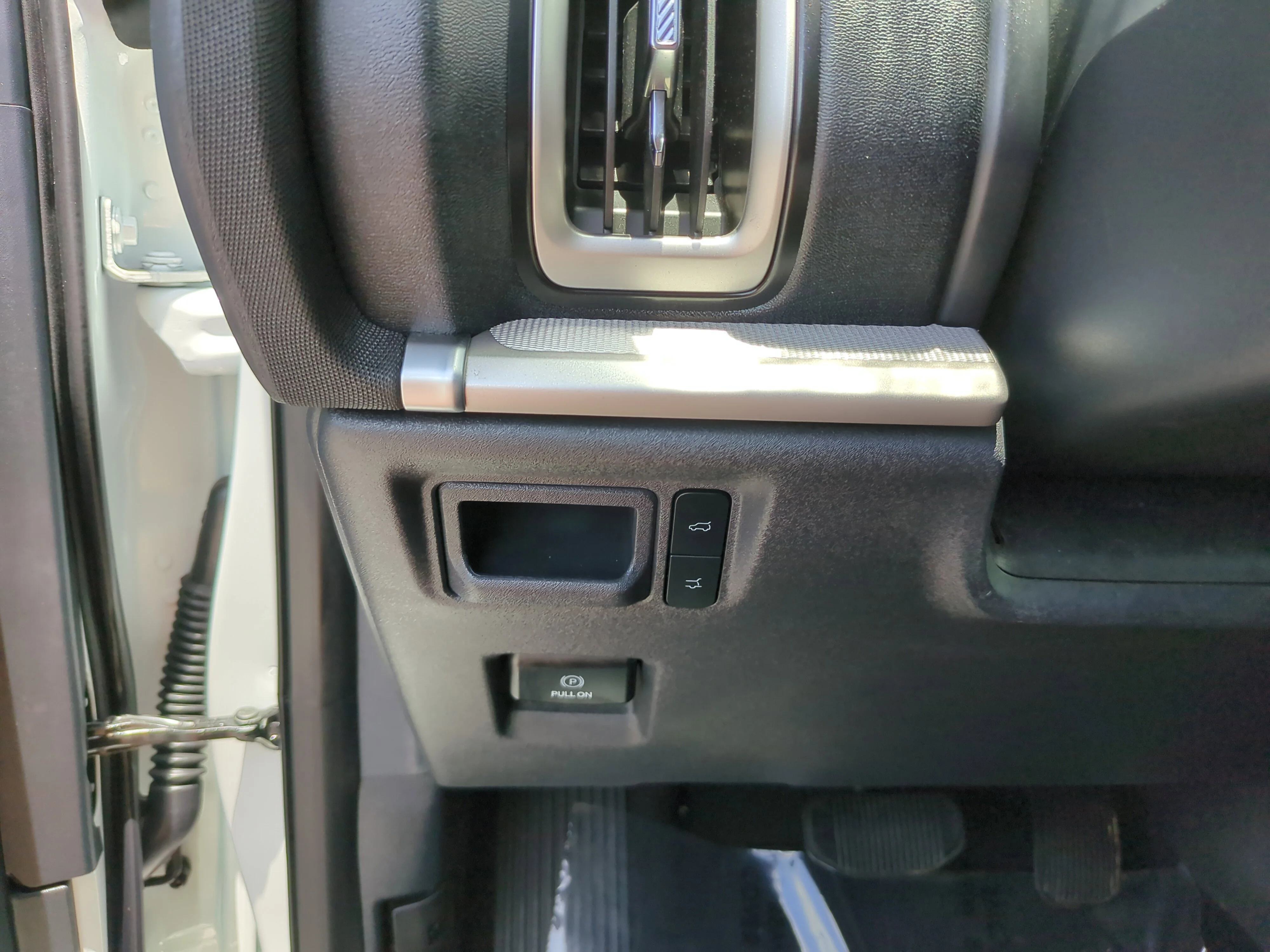 Certified Used 2025 Star White Ford Active image 32