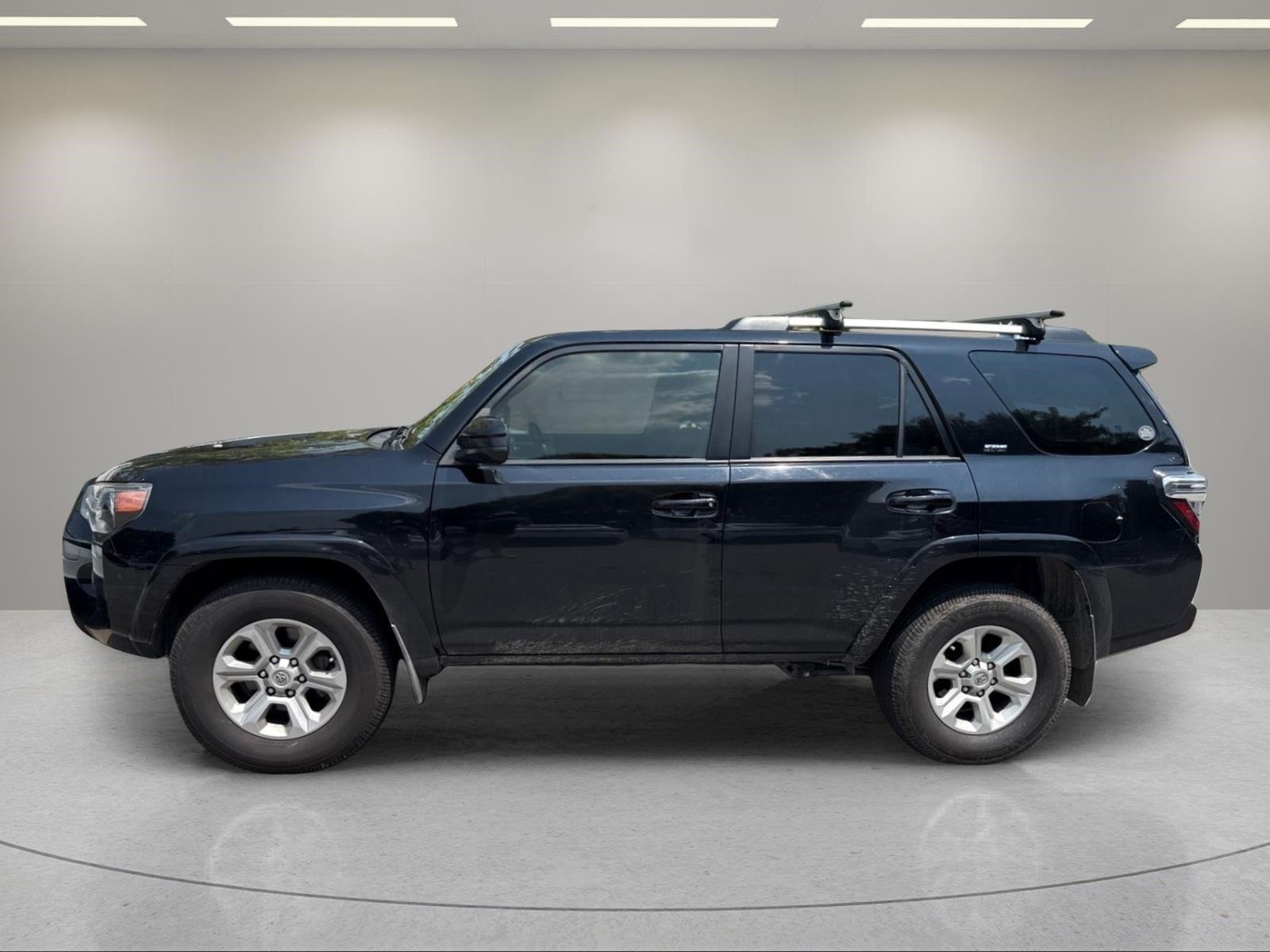Used 2019 Midnight Black Metallic Toyota SR5 image 4