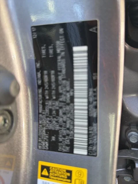 Used 2018 White Toyota XLE image 16