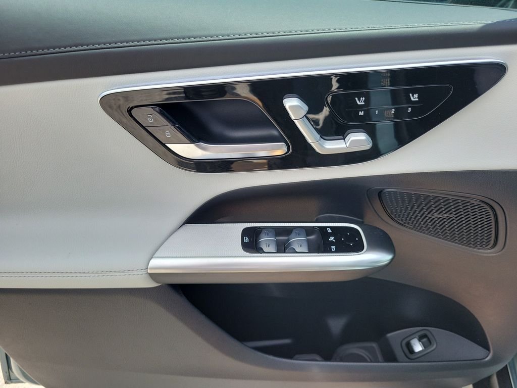 New 2027 Verde Silver Metallic Mercedes-Benz GLC 300 image 16