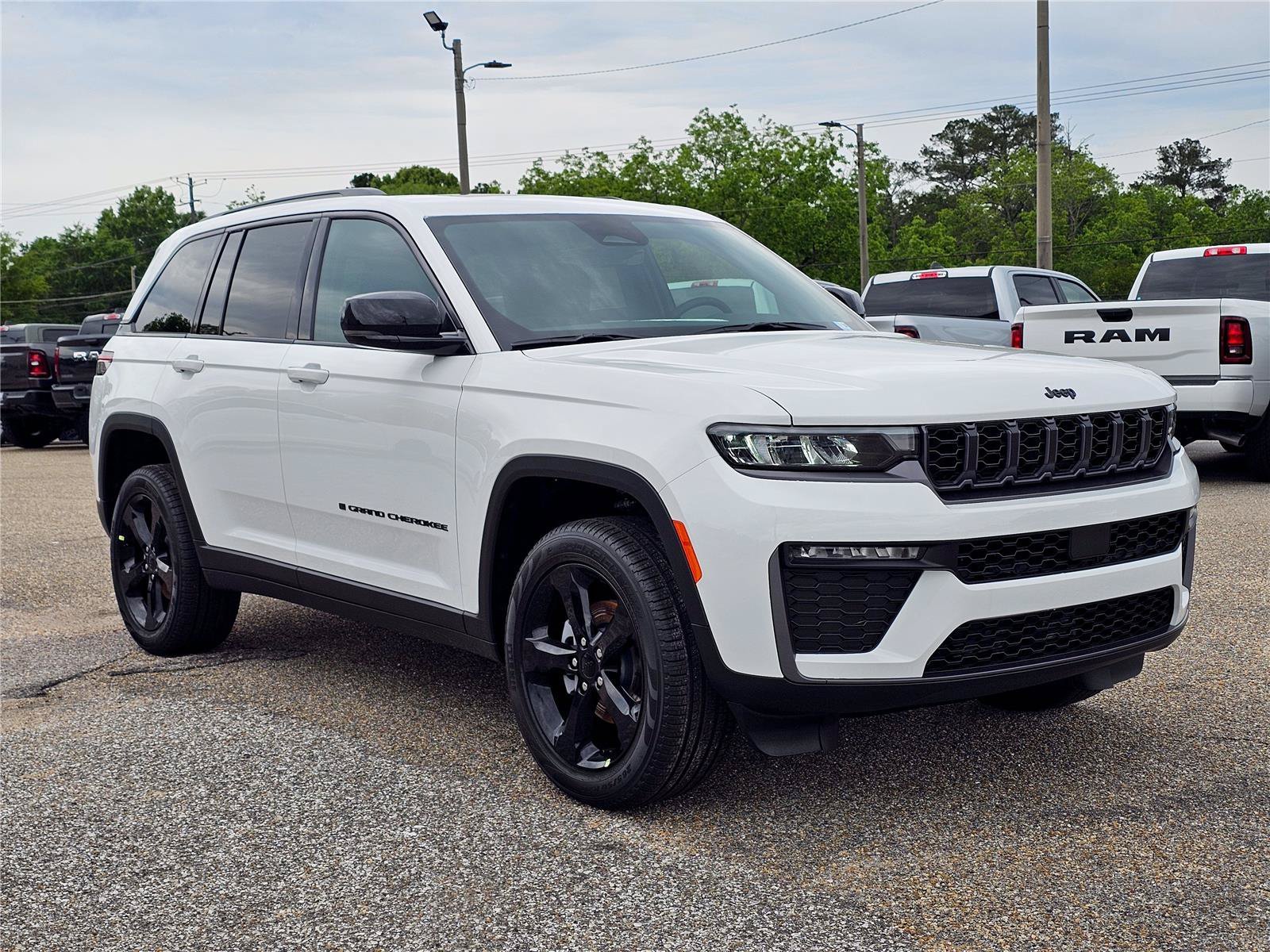 New 2026 Bright White Clear-Coat Exterior Paint Jeep Limited image 5