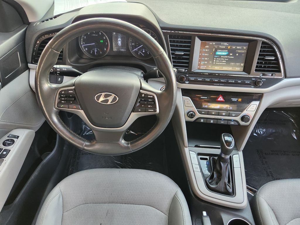 Used 2017  Hyundai SE image 29