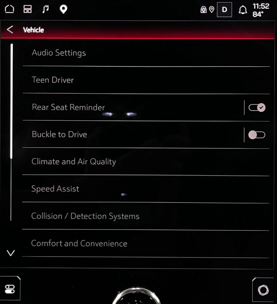 Used 2025 White GMC Elevation image 38