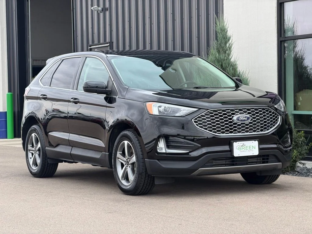 Used 2024 Black Ford SEL image 4