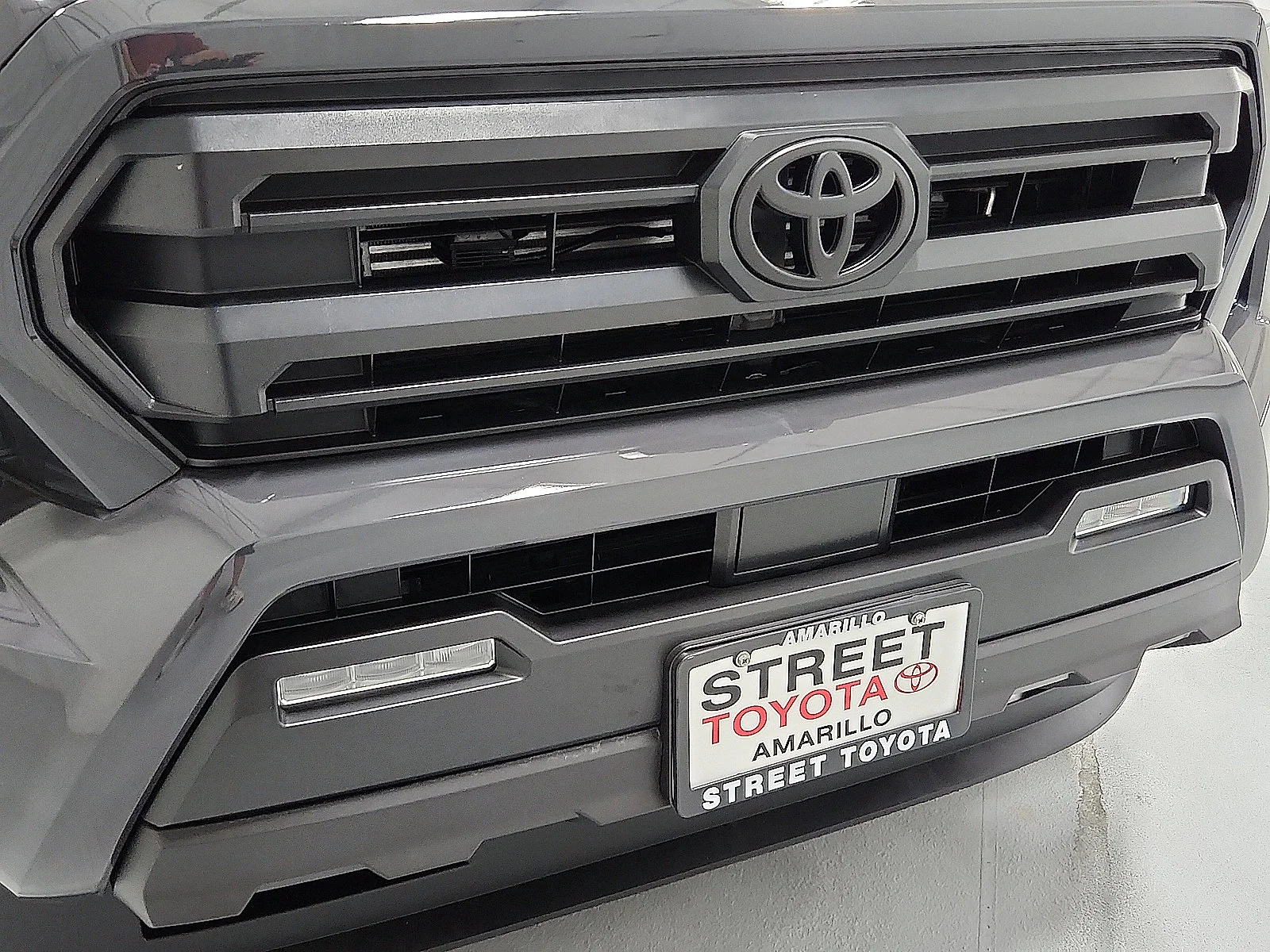 2025 Toyota Tacoma SR5 - Photo 16