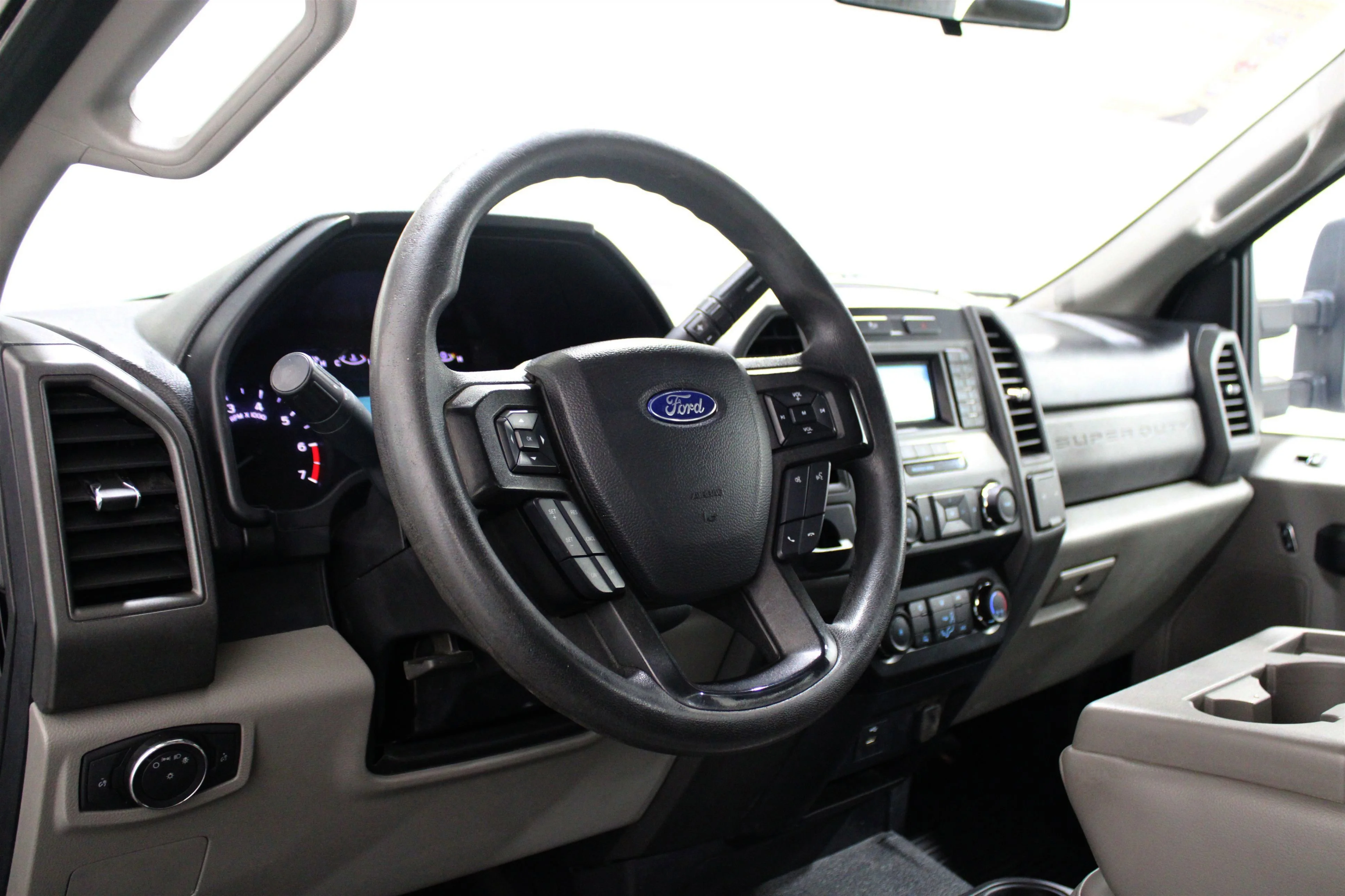 Used 2019 White Ford XL image 2