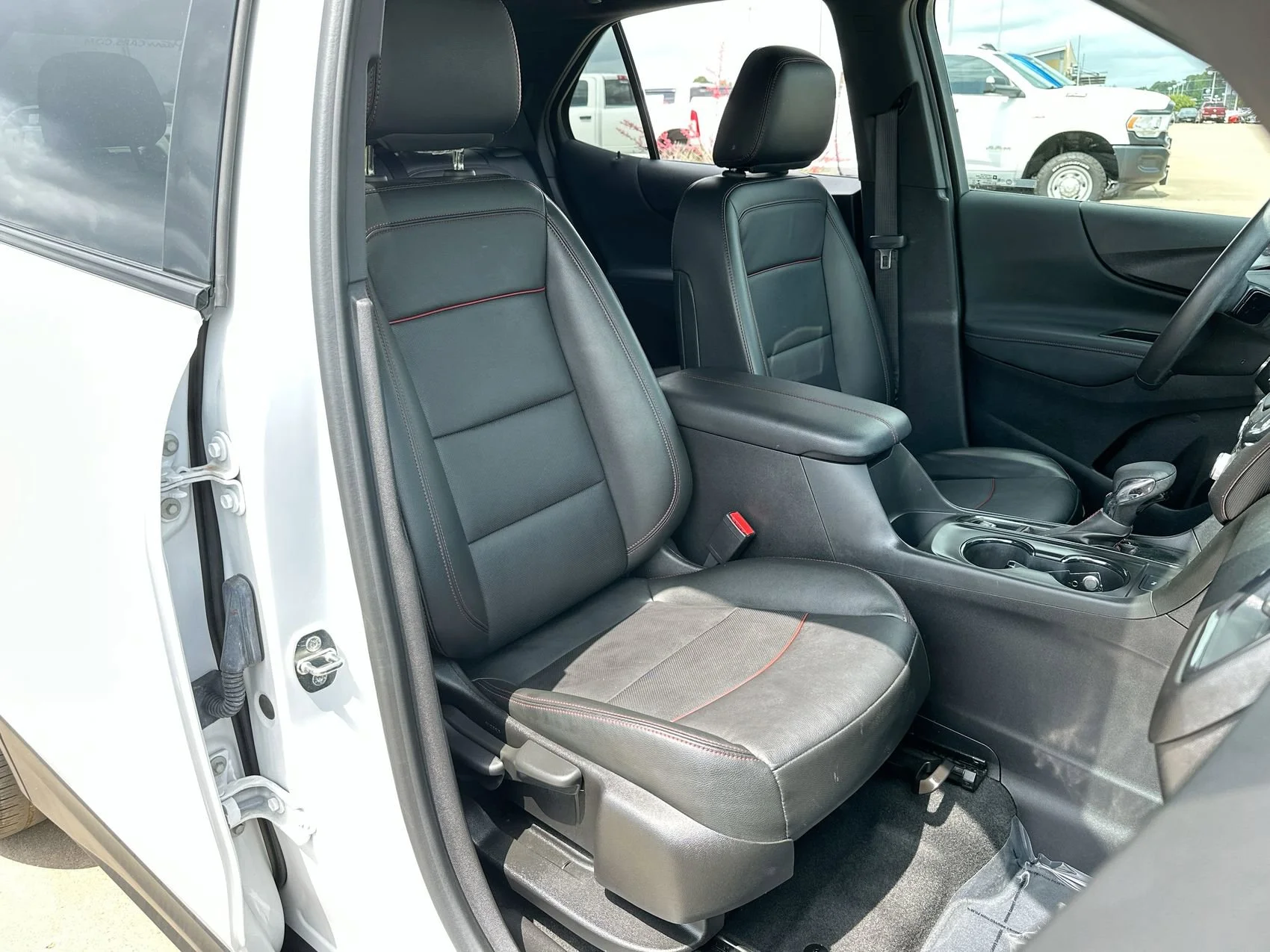 Used 2022 Iridescent Pearl Tricoat Chevrolet RS image 24