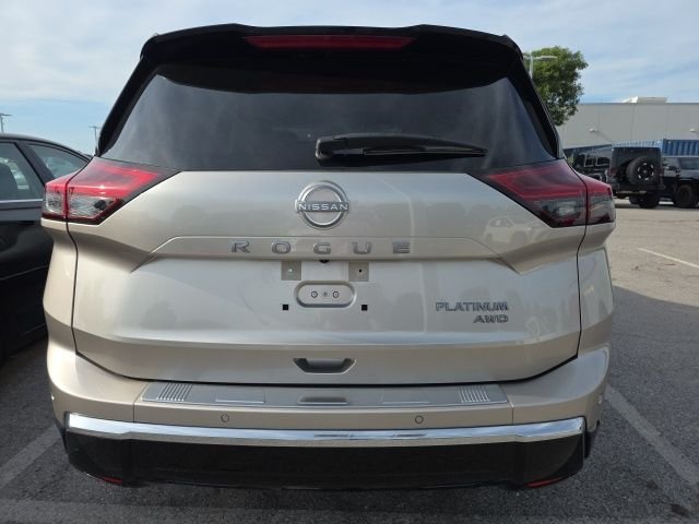 Used 2025 Gold Nissan Platinum image 4