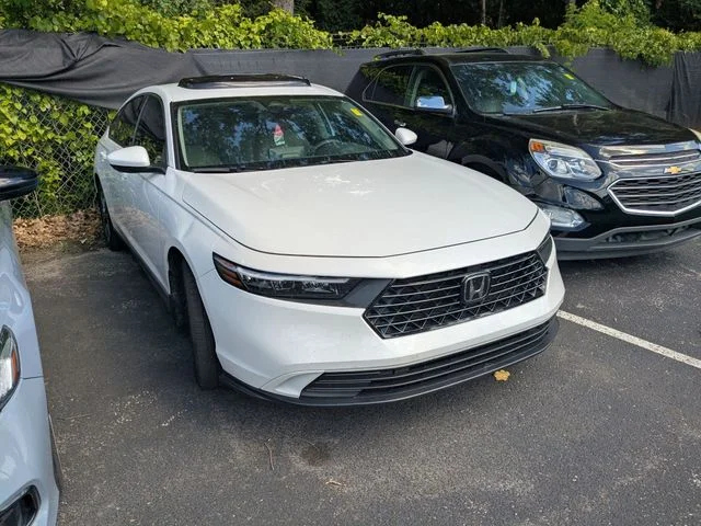 Used 2024 Platinum White Pearl Honda EX image 3