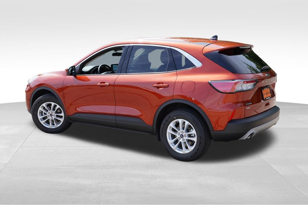 Used 2020 Sedona Orange Metallic Ford SE image 8