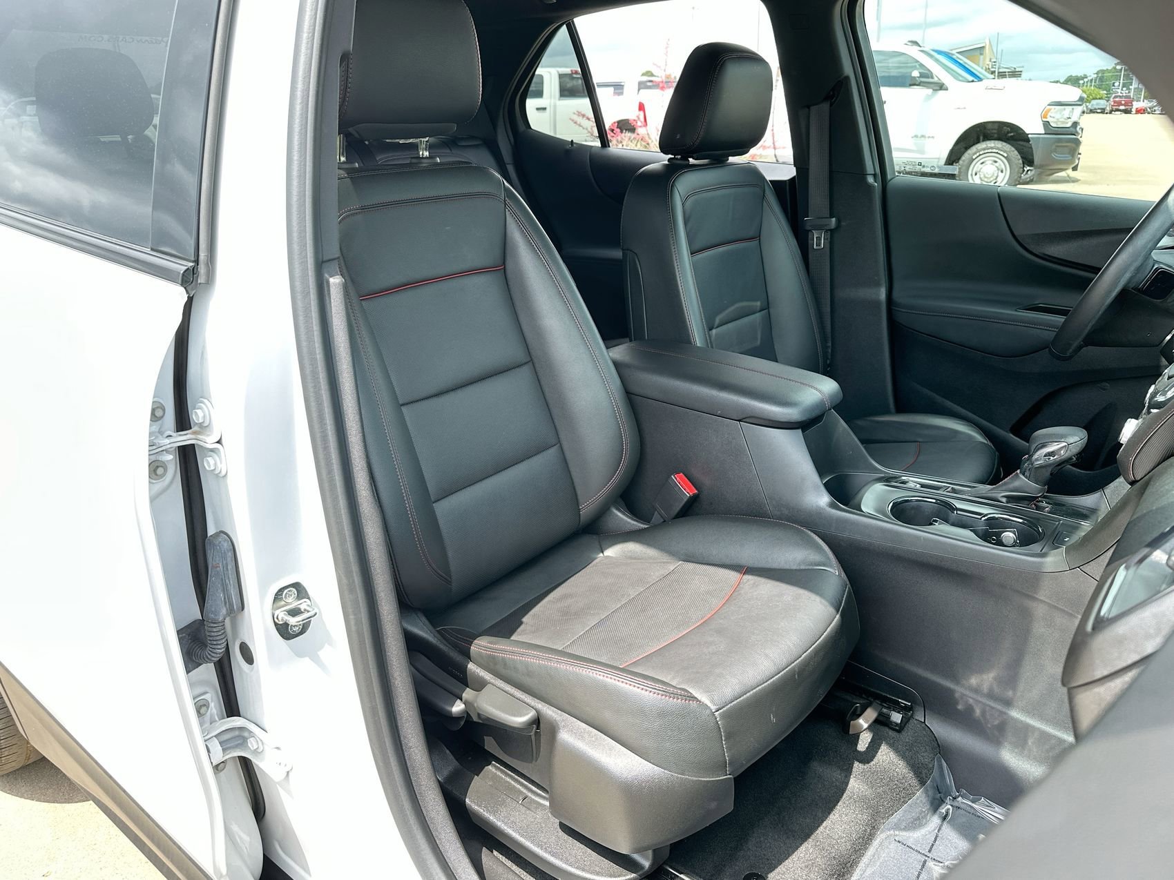 Used 2022 Iridescent Pearl Tricoat Chevrolet RS image 24