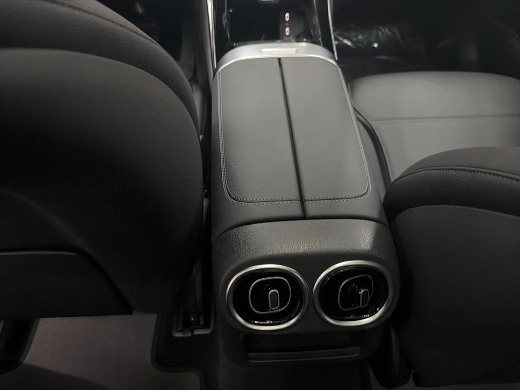 Used 2026 White Mercedes-Benz GLC 300 image 22