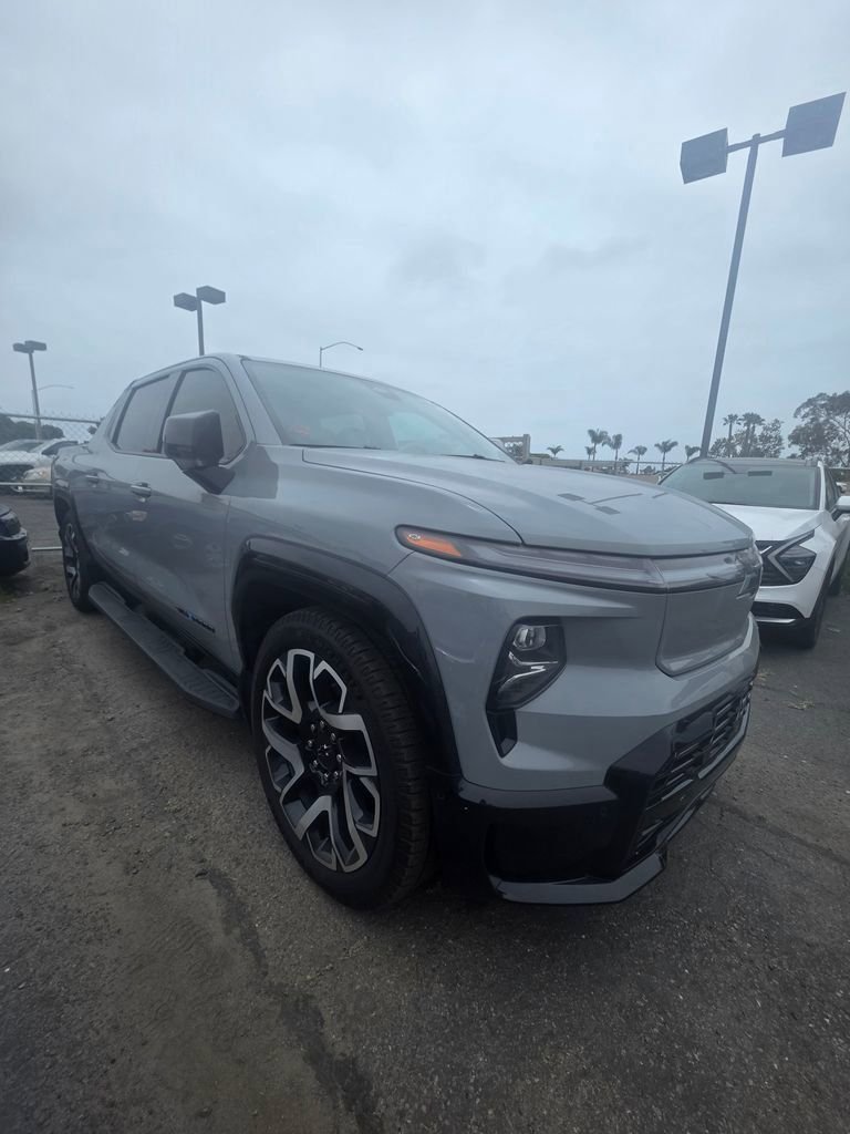 2025 Chevrolet Silverado EV RST Max Range's photo