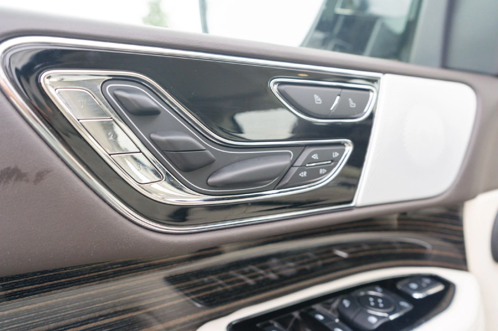 Used 2024 White Lincoln Black Label image 22