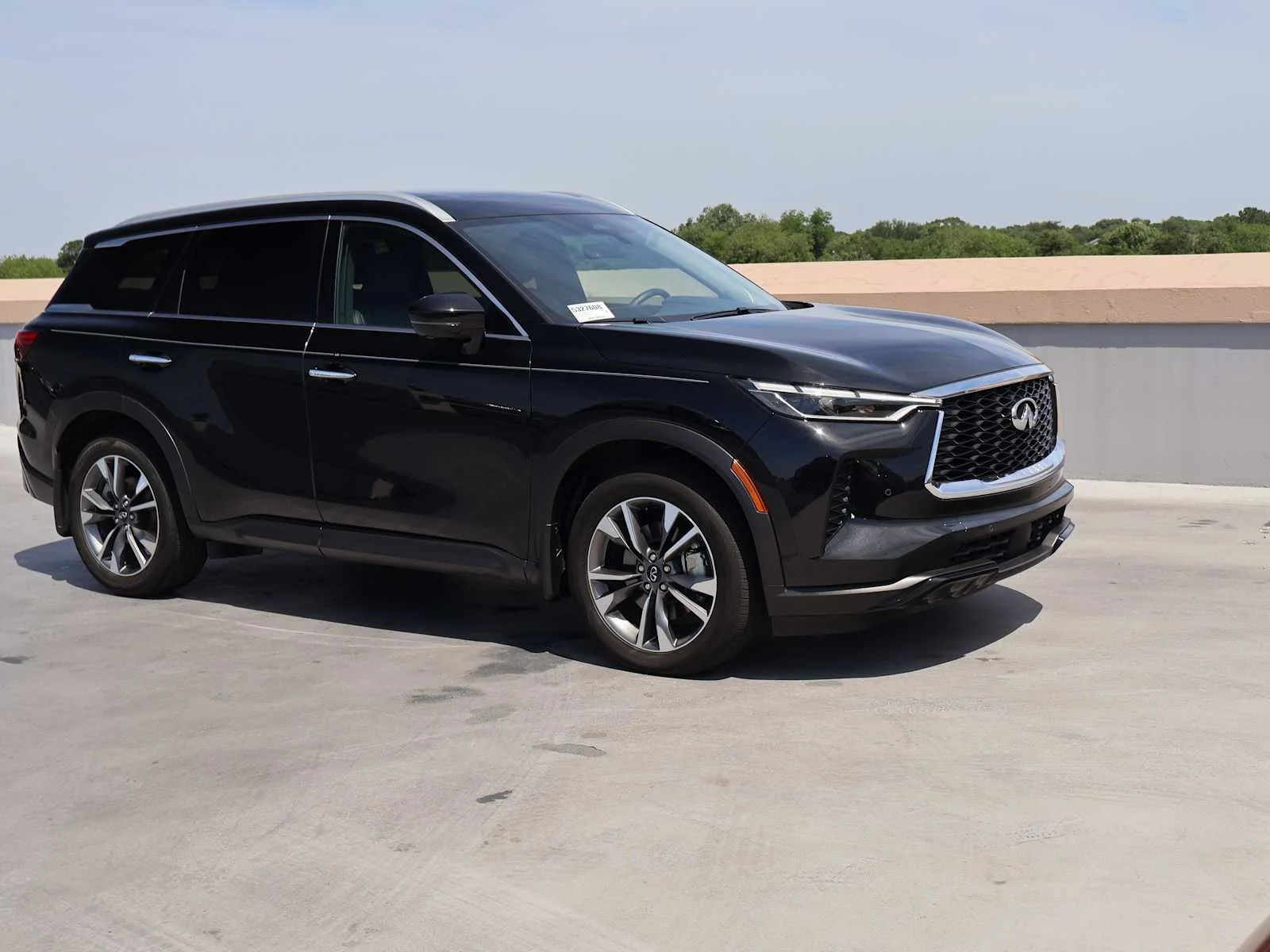 Certified Used 2025 Mineral Black INFINITI LUXE image 5