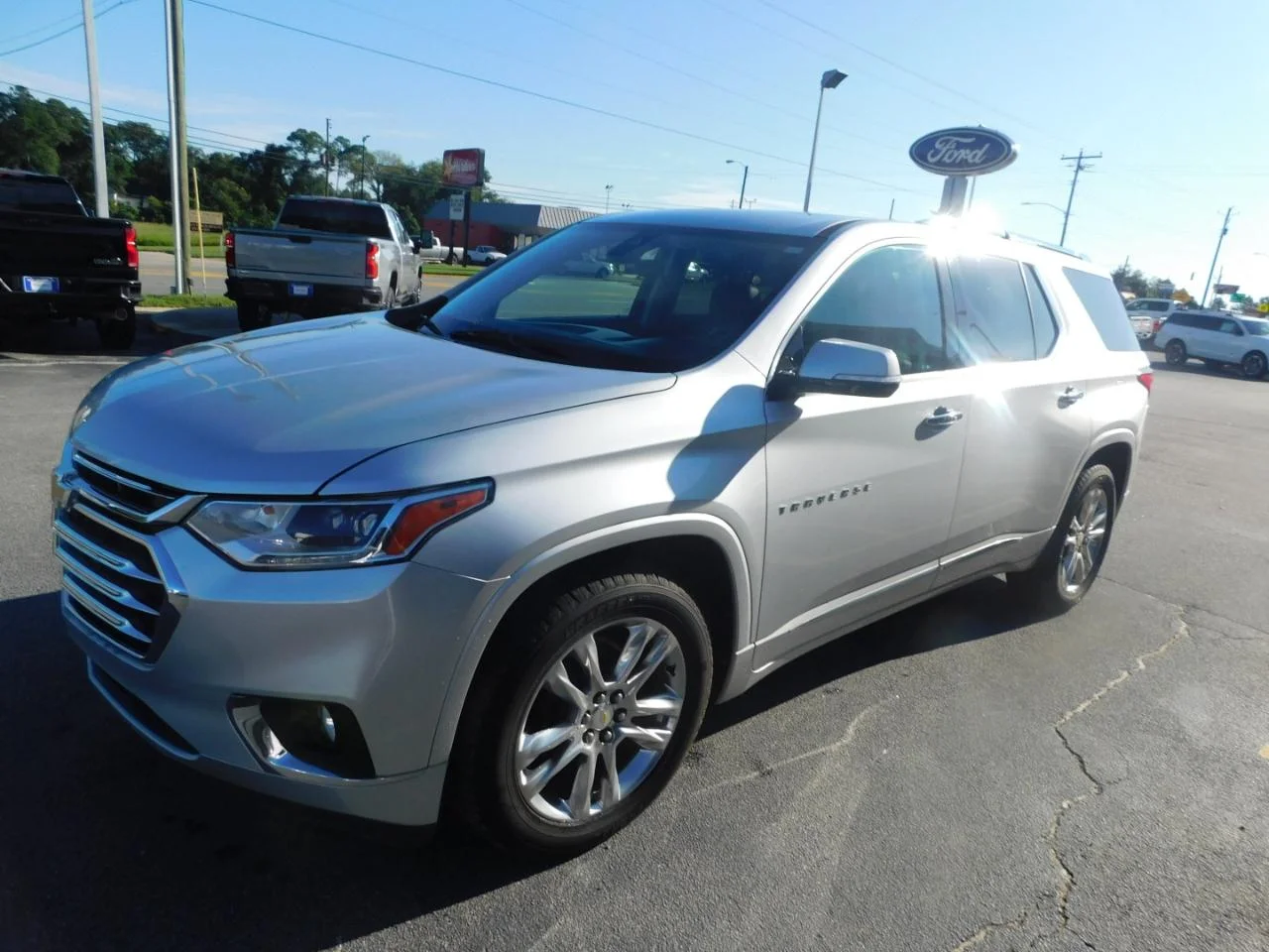 Used 2018 Silver Chevrolet AWD 4DR HIGH COUNTRY W/2L image 4