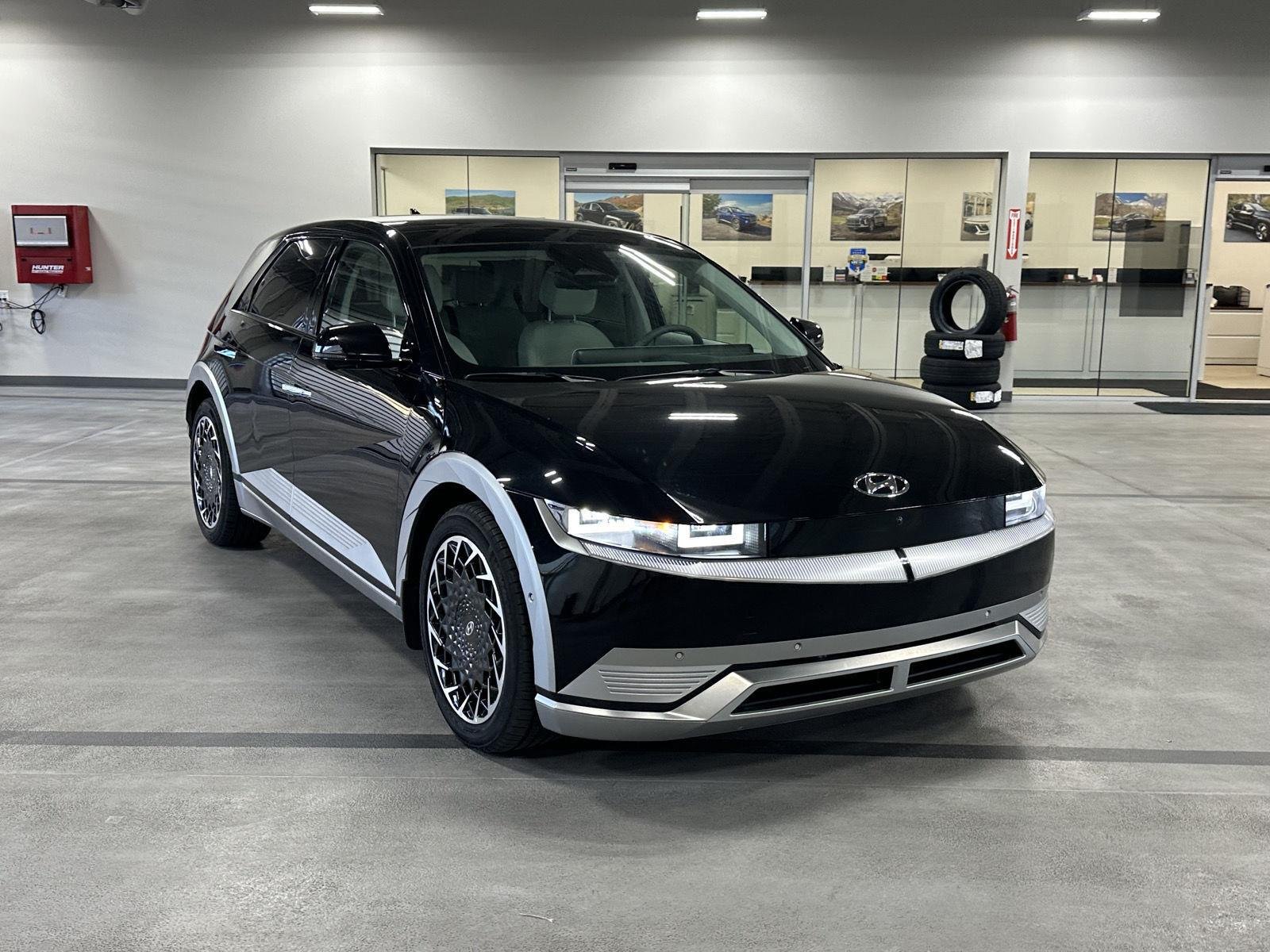 Certified Used 2024 Abyss Black Hyundai Limited image 17