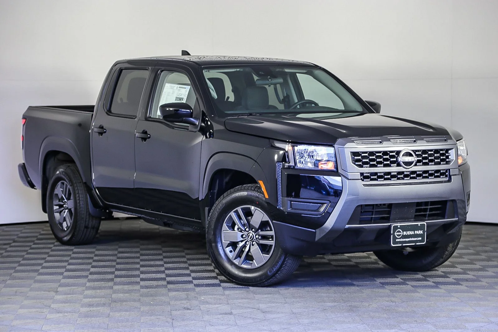 2025 Nissan Frontier SV Crew Cab 4X2 SWB's photo
