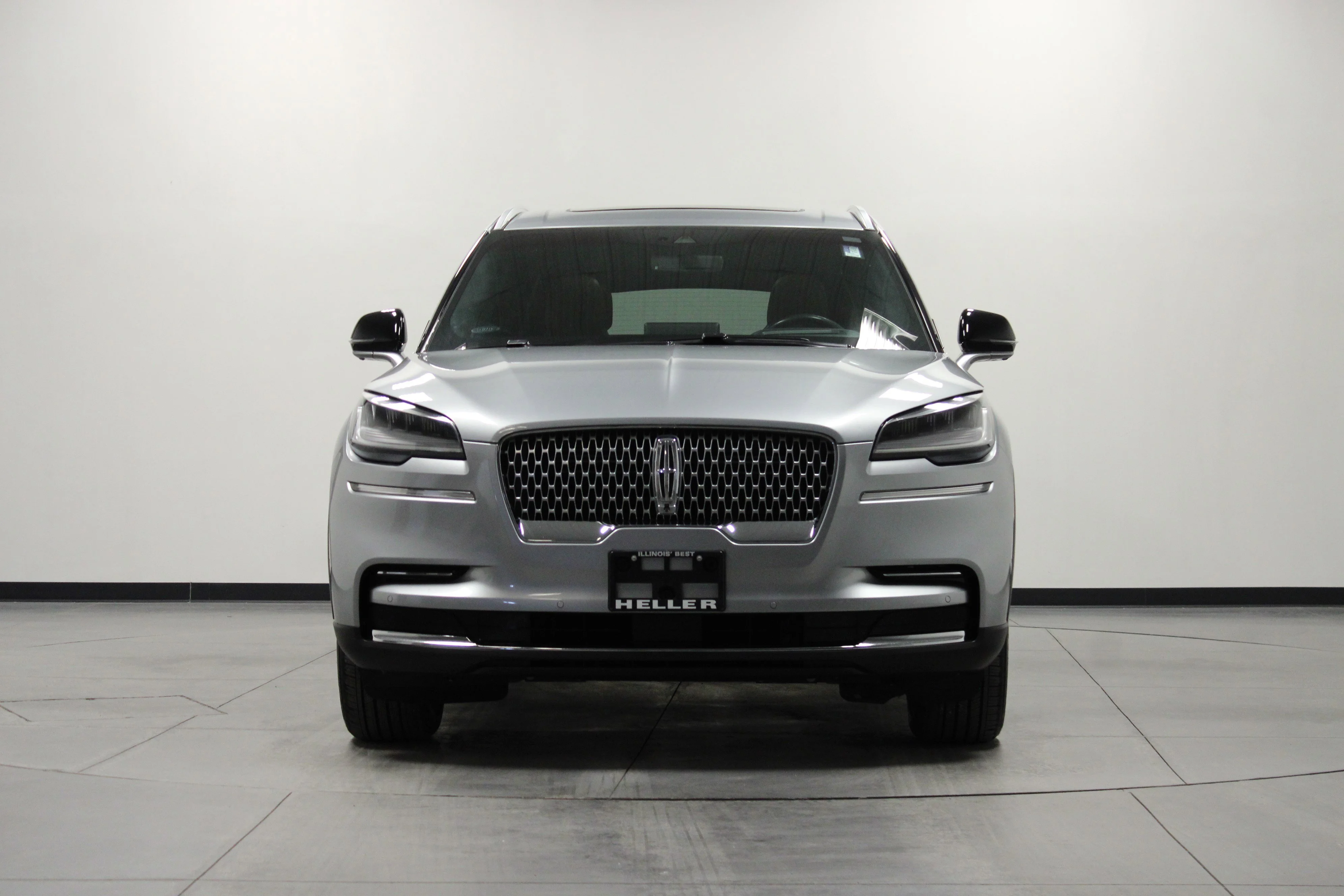 Used 2022 Radiance Metallic Lincoln Reserve image 9