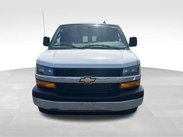 Used 2025 Summit White Chevrolet WT image 9