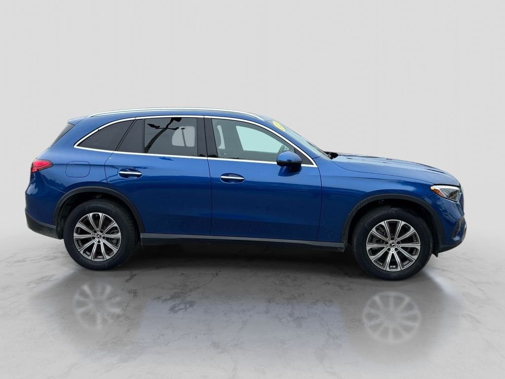 Used 2025  Mercedes-Benz GLC 300 image 8